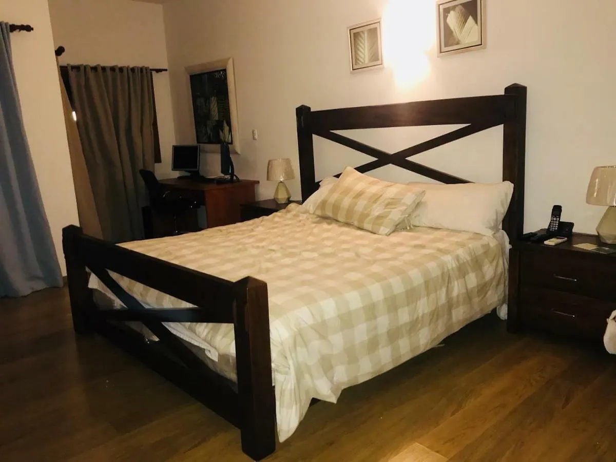 Sybaris Suites & Residences خوان دوليو 5*,
