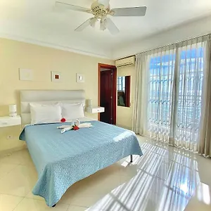 Shakey 3* Santo Domingo